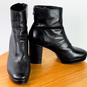 Steve Madden black leather platform heeled boots - Size 9